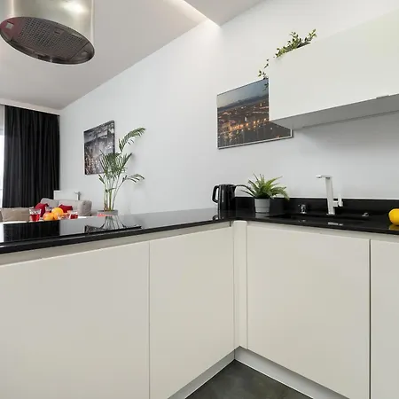 Nowoczesny Z Parkingiem & Balkonem W Centrum Lodzi By Rent Like Apartment Lodz